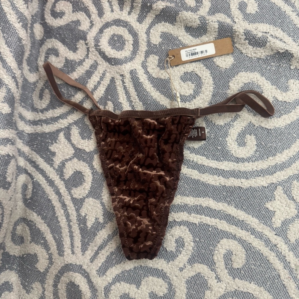 Skims Size Small Velvet Logo Thong Panty Chestnut Brown Women’s NWT